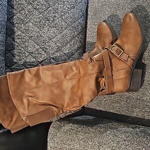 Apt 9 Defined comfort brown boots size 10M